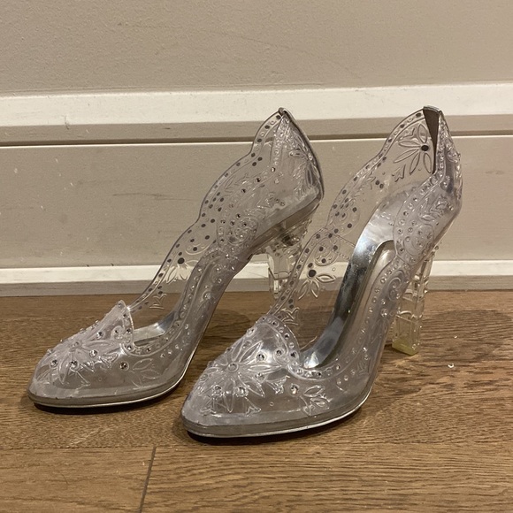 DOLCE & GABBANA Cinderella Crystal-embellished Pvc Pumps In Silver - Picture 6 of 8